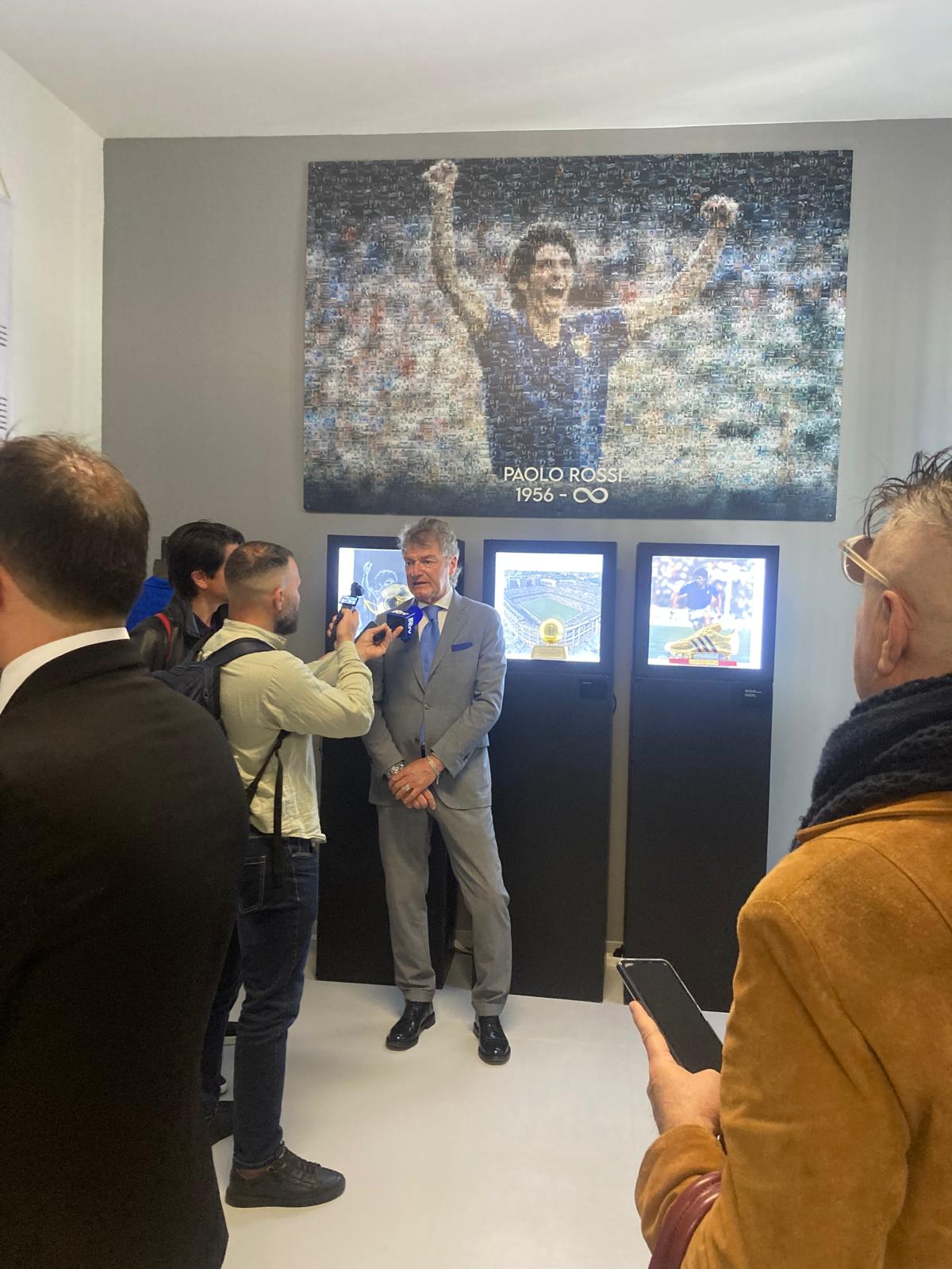 Reggio Calabria celebra il goleador azzurro Paolo Rossi con una mostra che diventa racconto di un’epoca
